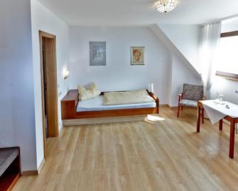 Hotel Landgasthaus Rössle - Offenburg - Bedroom