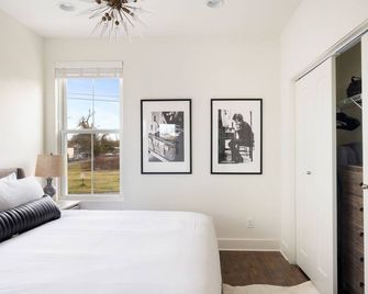 Hart Suite Buyout 1 by Avantstay Two Town House Buyout w/ Modern Amenities in Nashville! - Nashville - Bedroom