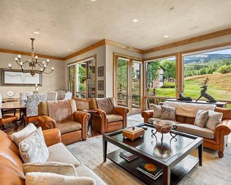 Owl Creek 04, Ski-in, ski-out luxury townhome with private hot tub in Snowmass Village - Snowmass Village - Living room