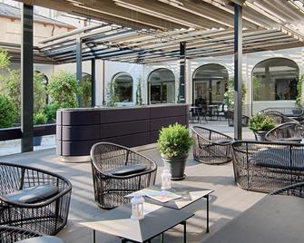 إن إتش كوليكشن تورينو سانتو شتيفانو - تورين - شرفة مرصوفة