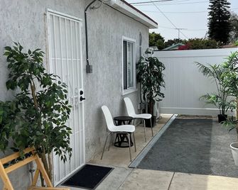 Prime Long Beach Studio Apartment – Your Perfect California Getaway! - Long Beach - Patio