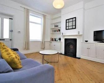 Cosy 2 bedroom Victorian townhouse in the town Centre - Bury St. Edmunds - Living room