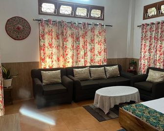 Amazing Homestay - Gauhati - Lounge