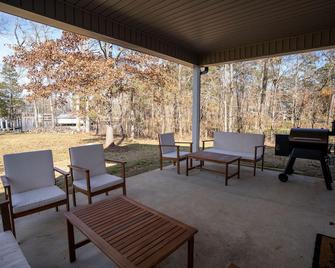4 Bedroom 2 Bathroom Lake House Sleeps 10 on Lake Guntersville - Scottsboro - Terasa