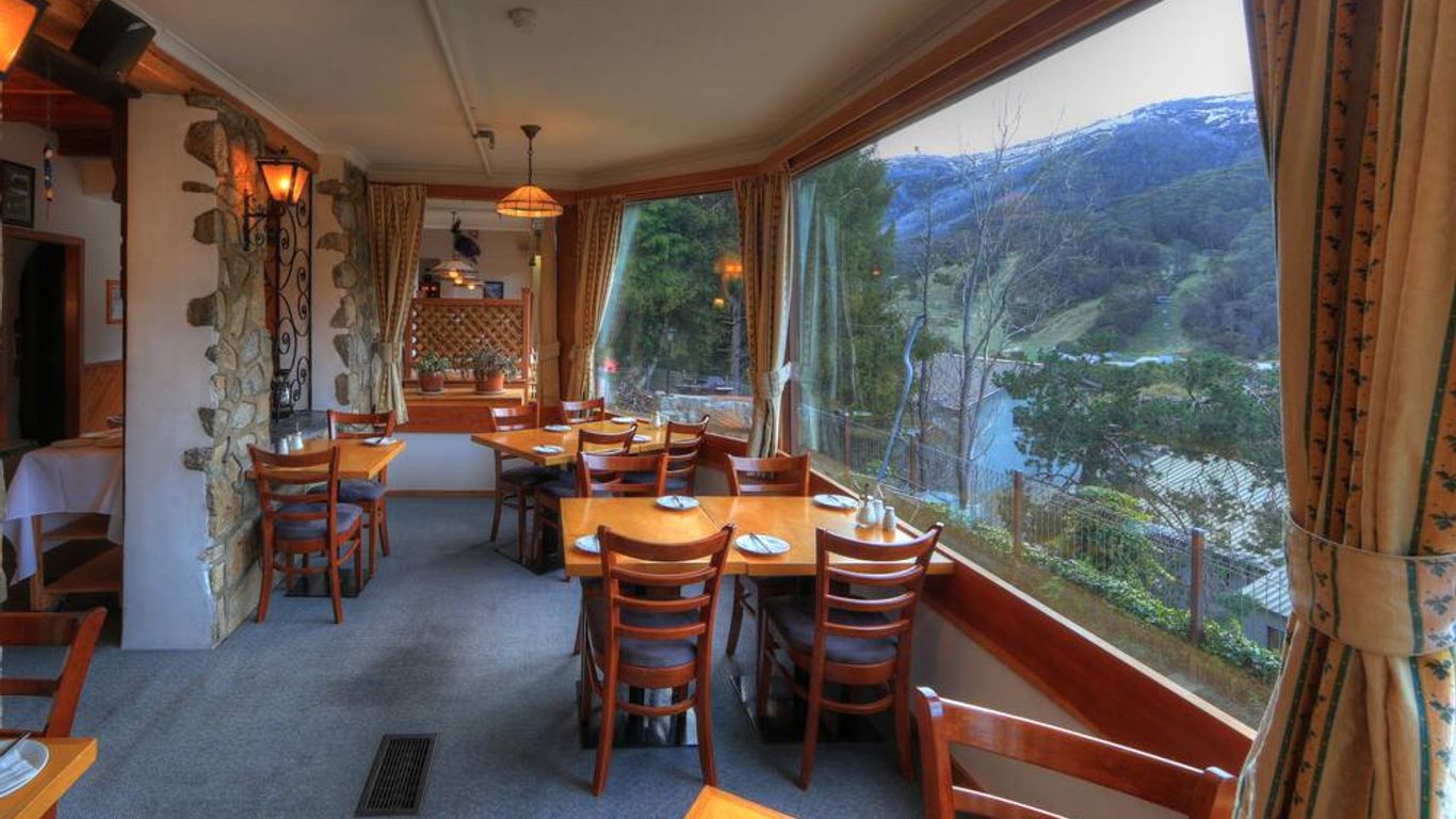 كاندلايت لودج