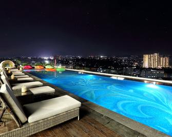 Belviu Hotel Bandung - Bandung - Pool