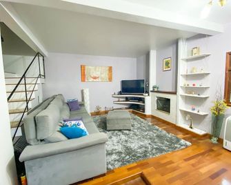 Casa Confortavel Com Churrasqueira Na Gr - Carapicuíba