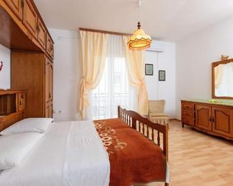 Knez 1 - 50 m From Beach - A3 - Podstrana - Sypialnia
