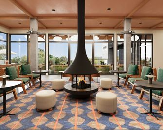 Outbound Yosemite - Oakhurst - Restaurant