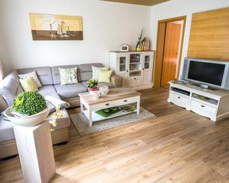 A vacation idyll between the Harz pearls Wernigerode and Quedlinburg, that's un - Blankenburg (Harz) - Wohnzimmer