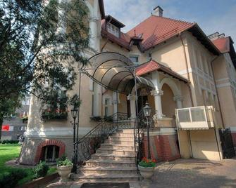 Villa Royal - Ostrów Wielkopolski - Gebäude