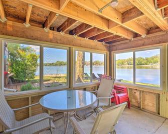 Lakefront Oasis with Boat Dock, Fire Pit, Grill - Bristol - Dining room