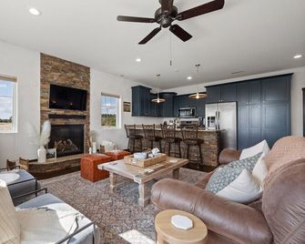 Luxury Ranch Stay - Horse and Cattle - Rapid City - Sala de estar
