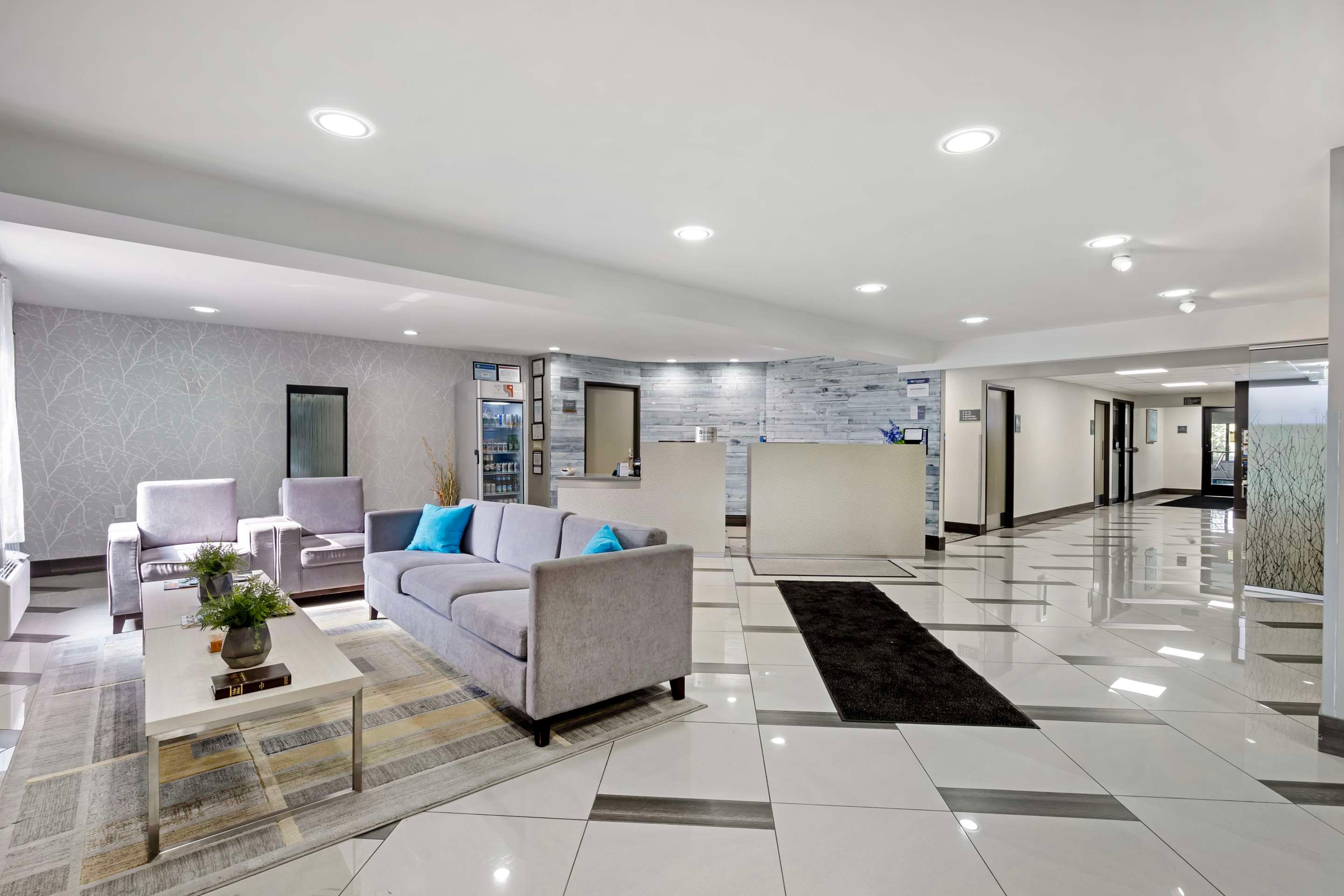 Lobby view of Best Western Morton Inn