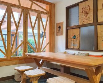 Honey House Tainan - Tainan City - Dining room