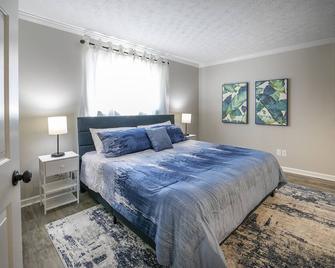 Safe, Comfortable, Clean & Convenient! - Make your stay memorable & Book Now! - Jeffersontown - Bedroom