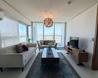 Pacific Cafe Classy 1-bedroom in Costa del Este - Panama City - Living room
