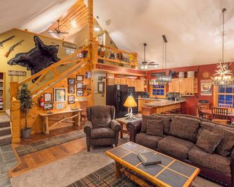Deer Meadow Lodge ~ Nestled on 3 Acres in the 'Heart of the Black Hills'. - Rapid City - Living room