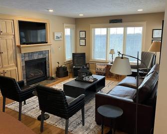 Ski In/Ski Out Mountain Top Condo at Crystal Mountain - Thompsonville - Living room