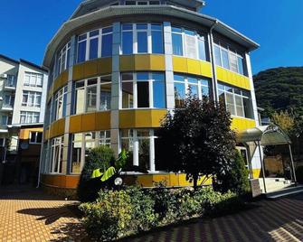 Maks Hotel - Ol'ginka - Будівля