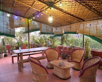 Hide-In Hostel Delhi - Nueva Delhi - Patio