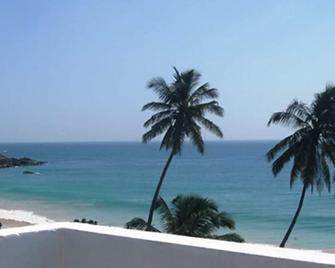 Sunbeam Beach Resort - Mirissa - Beach