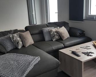 4 bed cottage Cologne, bath / toilet - Eifel Apartments - Esch - Sala de estar