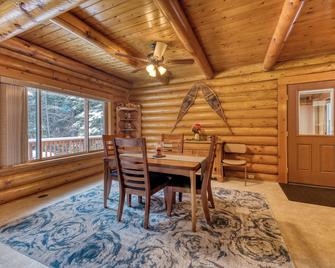 4+Acre Cabin-Ski-Fish-Hike - Darby - Dining room
