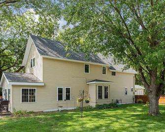By the Lake. Close to Shoreview, Stillwater, Grant, Mahtomedi - White Bear Lake - Edificio