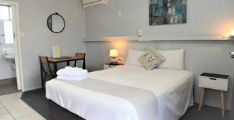 Charm City Motel - Bundaberg - Bedroom
