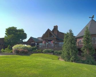 3 Little Cottages - #1 Sundance Cottage - Geneva - Building