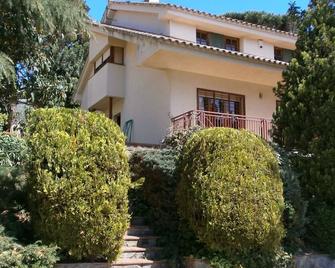 Detached family house, private garage and sea views - Sant Vicenç de Montalt - Будівля