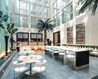 فندق سنترو البرشاء - دبي - مطعم