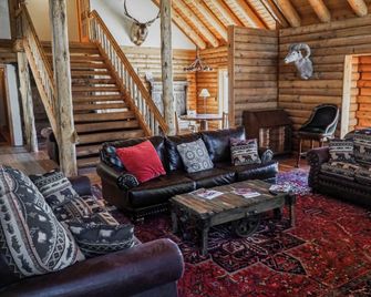 Heart Six Ranch - Moran - Wohnzimmer