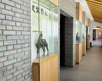 Qichi Waterfront B&B Hotel - Luoyang - Hallway