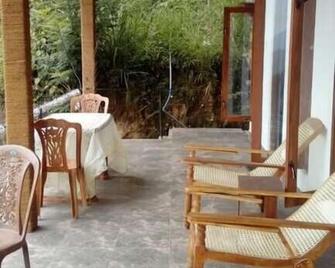 Lover Stay - Ella - Patio