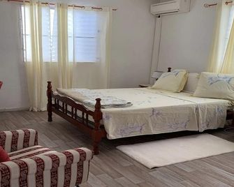 Apartment in a soothing green corner. Close to the island's most beautiful beaches. - Sainte-Anne - Yatak Odası