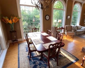 Large country home for family and friends retreats. - Scotsburn - Comedor