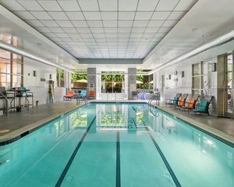 Spacious and Minimalist Apartment on Pentagon City - Arlington - Piscina
