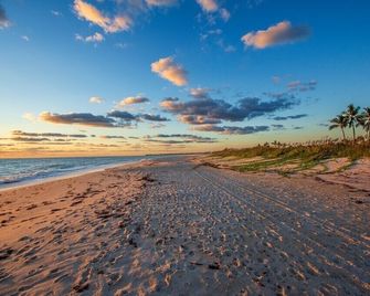 3-bedroom-2 Full Baths Beach House mnts to Central Beach & downtown - Vero Beach - Beach