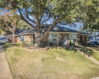 Your Home Away from Home - Grand Prairie - Edificio