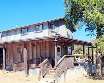 Modern Ranch Bungalow Near Roundtop w/ Pond - La Grange - Gebäude