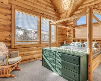 Peaceful, spacious log cabin in beautiful Heber, UT - Heber City - Bedroom