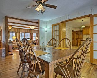 Emerald Gate Farm Cabin with On-Site Fishing Pond! - Waynesville - Dining room