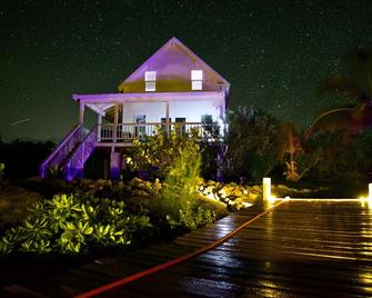 Featured on HGTV! Protected deep water dock !! - Green Turtle Cay - Building