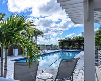 Elite 1bd 1bth At Midblock - Miami - Piscina