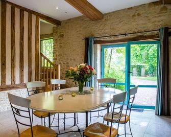 Maison d'Htes La Ferme de L'Oudon & Spa - Saint-Pierre-en-Auge - Dining room