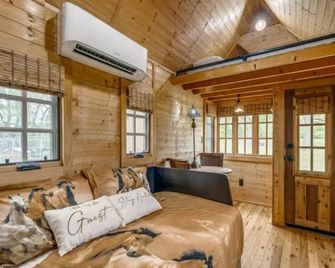 Redbud Falls Ranch Vacation Home, Horseback Riding - Gainesville