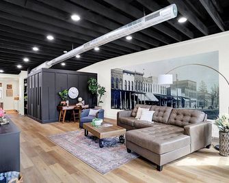 Unique Urban 1 Bedroom Flat, the Upper Plum - Plainfield - Living room