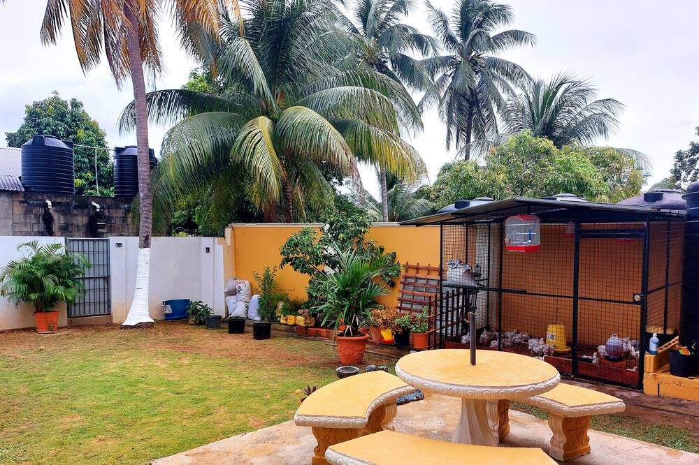 Cozy 2 Bedroom Apt near Airport, Malls, Golfing, Mountains - Arouca - شرفة مرصوفة